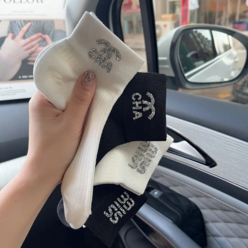 超好看的miu系短襪 小香風甜妹穿搭洋氣輕奢個性燙鑽字母夏天純棉