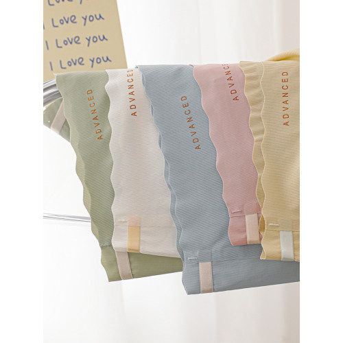 六衹兔子一片式無痕冰絲內褲女抑菌透氣底襠中腰包臀薄款三角褲 六衹兔子一片式無痕冰絲內褲女抑菌透氣底襠中腰包臀薄款三角褲