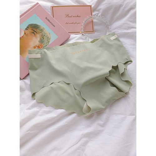 六衹兔子一片式無痕冰絲內褲女抑菌透氣底襠中腰包臀薄款三角褲 六衹兔子一片式無痕冰絲內褲女抑菌透氣底襠中腰包臀薄款三角褲