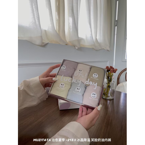 超薄棉質冰晶降溫笑臉內褲無痕舒適中腰包臀桑蠶絲抑菌底檔三角褲 超薄棉質冰晶降溫笑臉內褲無痕舒適中腰包臀桑蠶絲抑菌底檔三角褲