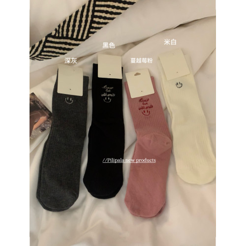 “荔枝奶酪”襪子女純棉中筒堆堆刺綉黑白灰色復古襪子百搭舒適透 “荔枝奶酪”襪子女純棉中筒堆堆刺綉黑白灰色復古襪子百搭舒適透