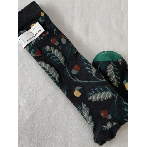 新品法國文藝小衆女士順花個性設計感女士中長筒快樂及膝小腿襪子 新品法國文藝小衆女士順花個性設計感女士中長筒快樂及膝小腿襪子