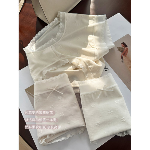 奶白茉莉 蕾絲提花中腰內褲女50支柔棉混紡透氣中腰包臀三角褲 奶白茉莉 蕾絲提花中腰內褲女50支柔棉混紡透氣中腰包臀三角褲