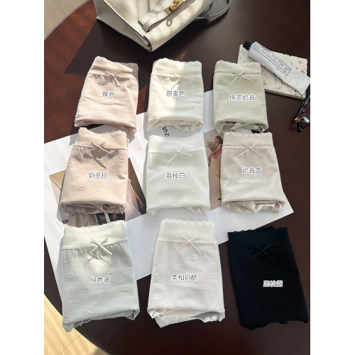 奶白茉莉 蕾絲提花中腰內褲女50支柔棉混紡透氣中腰包臀三角褲 奶白茉莉 蕾絲提花中腰內褲女50支柔棉混紡透氣中腰包臀三角褲