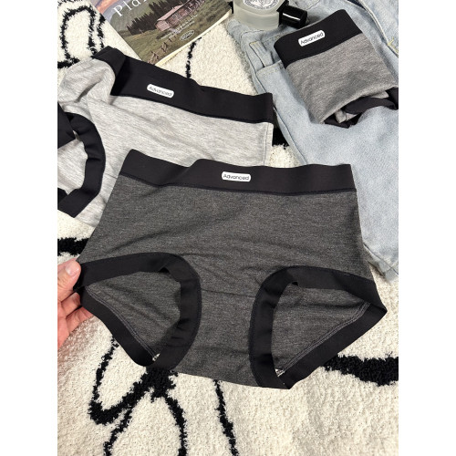 灰色系運動風無痕女士內褲收腹透氣薄款包臀加大碼三角褲2025新款