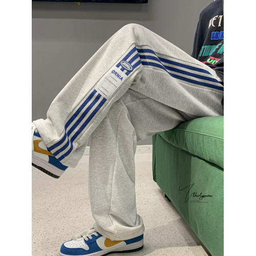 日系側邊三條杠運動衛褲男秋季高街百搭條紋直筒褲垂感濶腿休閒褲 日系側邊三條杠運動衛褲男秋季高街百搭條紋直筒褲垂感濶腿休閒褲