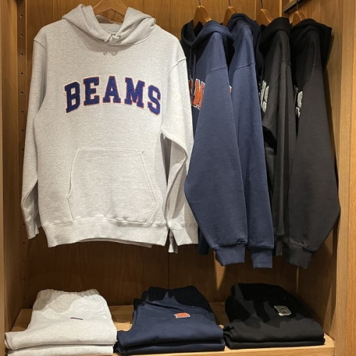 23AW BEAMS純棉寬松休閒復古刺綉字母學院風連帽套頭衛衣男潮 23AW BEAMS純棉寬松休閒復古刺綉字母學院風連帽套頭衛衣男潮