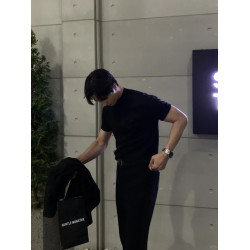 英倫雅痞男裝夏季收袖口t恤小領口修身短袖顯肌肉西裝內搭5分半袖