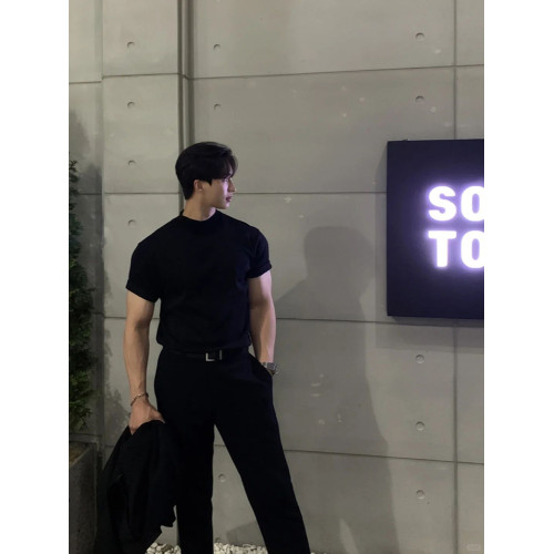 英倫雅痞男裝夏季收袖口t恤小領口修身短袖顯肌肉西裝內搭5分半袖