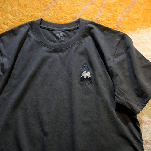 Upch 終日看山不厭山t恤日系刺綉短袖男女生寬松百搭上衣情侶純棉 Upch 終日看山不厭山t恤日系刺綉短袖男女生寬松百搭上衣情侶純棉