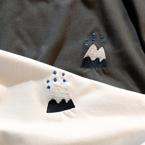 Upch 終日看山不厭山t恤日系刺綉短袖男女生寬松百搭上衣情侶純棉 Upch 終日看山不厭山t恤日系刺綉短袖男女生寬松百搭上衣情侶純棉