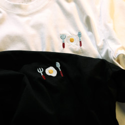 Upch 人生就像煎荷包蛋，煎完一面還有一面 休閒刺綉t恤寬松情侶