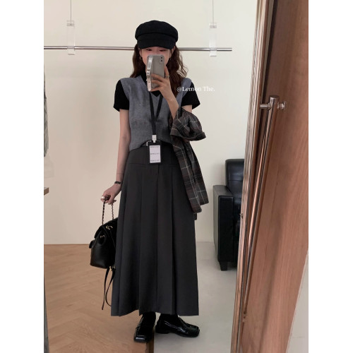 羊絨灰色V領針織馬甲女背心曡穿短款2025新款春秋黑無袖毛衣坎肩 羊絨灰色V領針織馬甲女背心曡穿短款2025新款春秋黑無袖毛衣坎肩