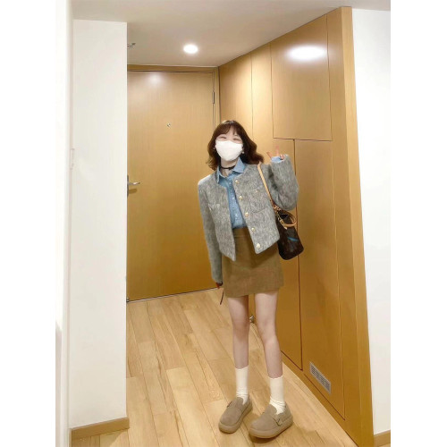 小香風灰色短款毛呢外套女秋冬季款高級感氣質小個子夾棉呢子上衣 小香風灰色短款毛呢外套女秋冬季款高級感氣質小個子夾棉呢子上衣