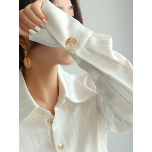 緞面內搭白色襯衫女裝2025早秋新款設計感小衆法式高級感醋酸上衣