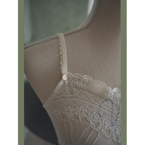 美出新高度~~淡米色蕾絲防走光吊帶抹胸輕薄背心別致浪漫田園復古 美出新高度~~淡米色蕾絲防走光吊帶抹胸輕薄背心別致浪漫田園復古