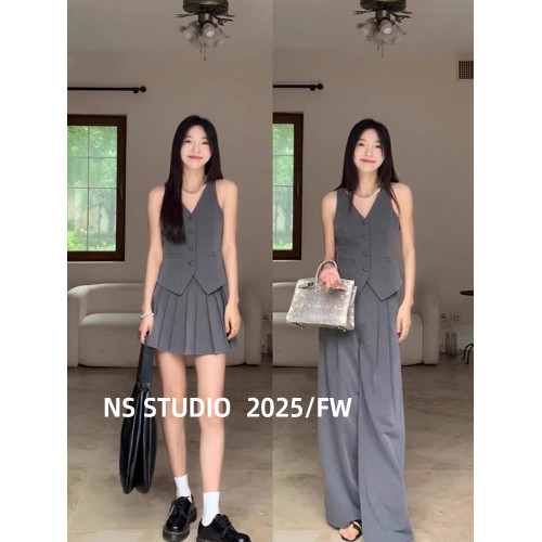 法式無袖灰色上衣高級感百搭套裝時尚背心馬甲休閒小西裝外套女夏 法式無袖灰色上衣高級感百搭套裝時尚背心馬甲休閒小西裝外套女夏