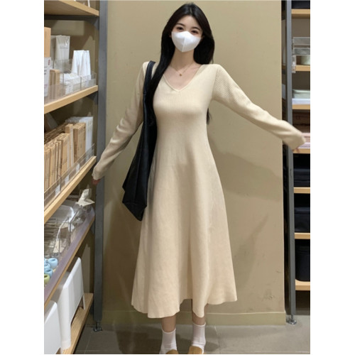 大碼女裝純色v領針織連衣裙秋冬胖妹妹簡約A版顯瘦遮肉配大衣長裙 大碼女裝純色v領針織連衣裙秋冬胖妹妹簡約A版顯瘦遮肉配大衣長裙