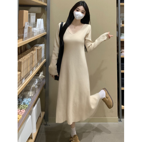 大碼女裝純色v領針織連衣裙秋冬胖妹妹簡約A版顯瘦遮肉配大衣長裙 大碼女裝純色v領針織連衣裙秋冬胖妹妹簡約A版顯瘦遮肉配大衣長裙