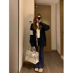 開衫毛衣女2025早秋四條杠學院風條紋V領高級感短款情侶針織外套