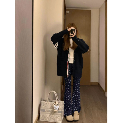 開衫毛衣女2025早秋四條杠學院風條紋V領高級感短款情侶針織外套