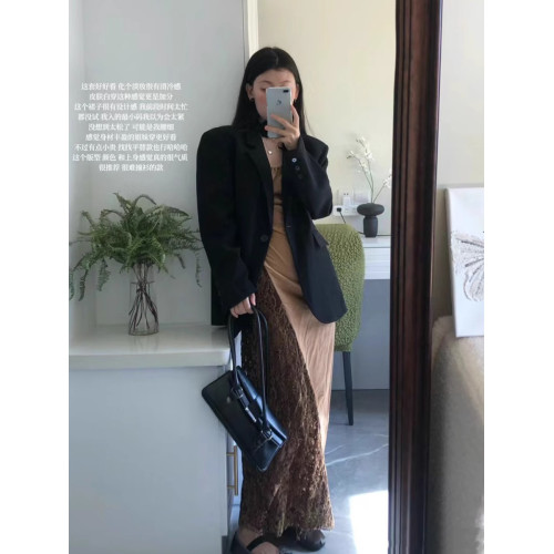 高級感灰色西裝外套女春秋2025新款韓系寬松休閒氣質小西服早秋裝 高級感灰色西裝外套女春秋2025新款韓系寬松休閒氣質小西服早秋裝