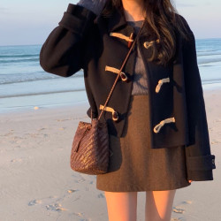 韓系復古學院風毛呢外套女小個子上衣翻領牛角釦黑色呢子大衣短款