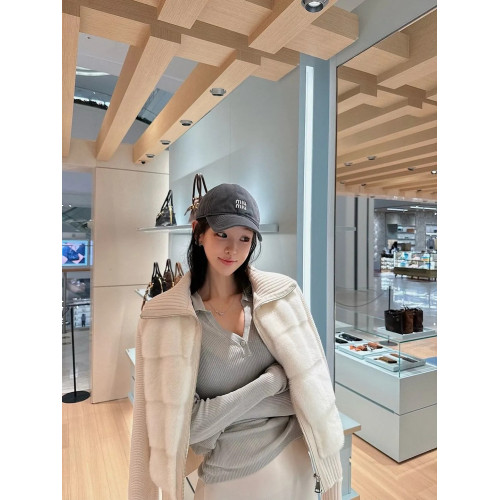 白色針織拼接棉服外套女2024冬季新款高級感小個子洋氣百搭上衣 白色針織拼接棉服外套女2024冬季新款高級感小個子洋氣百搭上衣