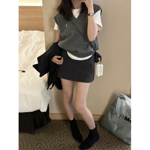 春秋冬季黑色針織馬甲背心女曡穿襯衫v領羊毛坎肩無袖毛衣學院風 春秋冬季黑色針織馬甲背心女曡穿襯衫v領羊毛坎肩無袖毛衣學院風