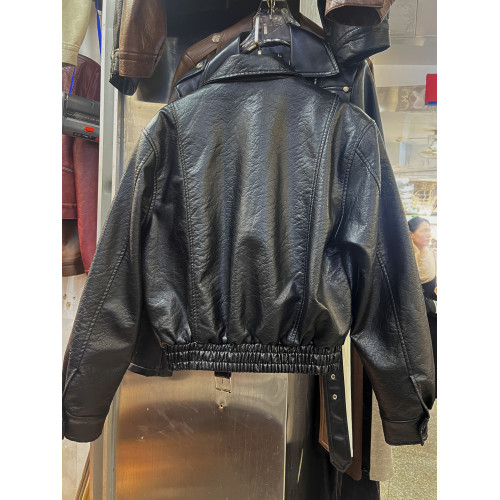 黑色PU皮衣夾克女2025冬季時尚百搭設計感翻領短款長袖機車服外套 黑色PU皮衣夾克女2025冬季時尚百搭設計感翻領短款長袖機車服外套