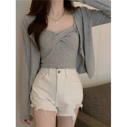 黑色防曬針織開衫女裝外套小個子短款上衣披肩吊帶外搭罩衫秋冬 黑色防曬針織開衫女裝外套小個子短款上衣披肩吊帶外搭罩衫秋冬