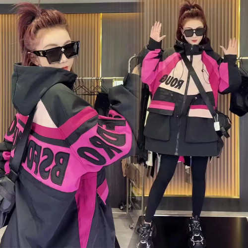 網紅款秋冬加棉歐貨重工時尚刺綉撞色沖鋒衣新款連帽字母寬松外套 網紅款秋冬加棉歐貨重工時尚刺綉撞色沖鋒衣新款連帽字母寬松外套