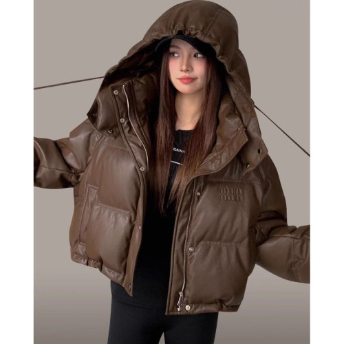 PU皮羽絨棉服女短款2025冬時尚加厚寬松連帽免洗皮衣襖子棉衣外套 PU皮羽絨棉服女短款2025冬時尚加厚寬松連帽免洗皮衣襖子棉衣外套