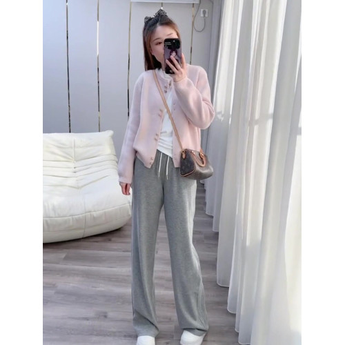 溫柔風粉色毛衣女秋冬季設計感小衆長袖寬松外穿軟糯短款針織上衣 溫柔風粉色毛衣女秋冬季設計感小衆長袖寬松外穿軟糯短款針織上衣