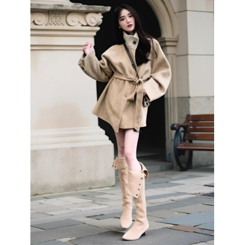 卡其色正肩短款大衣女春冬高級感超好看收腰氣質今年流行毛呢外套