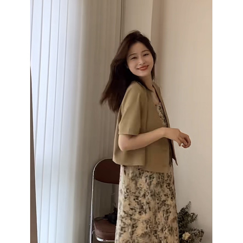 韓系小衆設計感v領短袖西裝外套女高級感氣質寬松別致短款開衫夏 韓系小衆設計感v領短袖西裝外套女高級感氣質寬松別致短款開衫夏