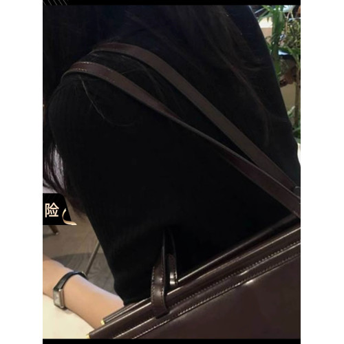 黑色v領短袖正肩t恤女夏季高級感修身顯瘦小個子別致鎖骨短款上衣