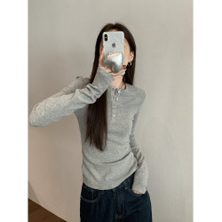 kumikumi氣質顯瘦紐釦設計感長袖T恤女裝冬季修身打底衫內搭上衣