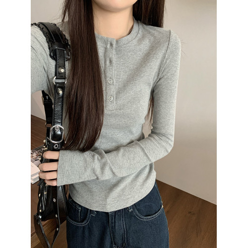 kumikumi氣質顯瘦紐釦設計感長袖T恤女裝冬季修身打底衫內搭上衣