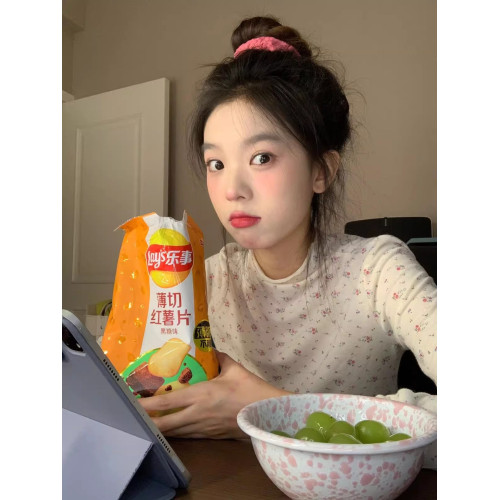 半高領小碎花打底衫女春秋冬內搭修身緊身正肩長袖上衣設計感小衆 半高領小碎花打底衫女春秋冬內搭修身緊身正肩長袖上衣設計感小衆