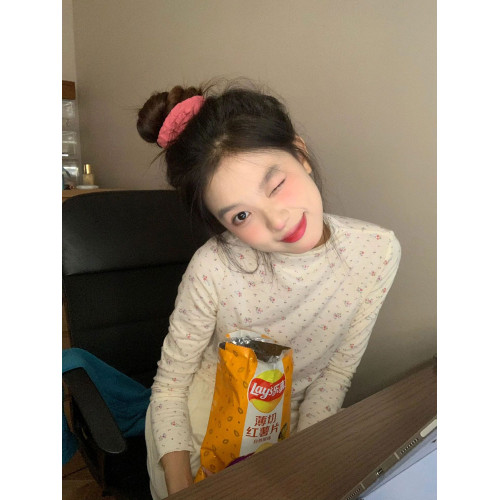 半高領小碎花打底衫女春秋冬內搭修身緊身正肩長袖上衣設計感小衆 半高領小碎花打底衫女春秋冬內搭修身緊身正肩長袖上衣設計感小衆