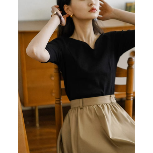 法式露鎖骨v領短袖女夏季洋氣冰絲針織衫黑色t恤修身內搭打底上衣