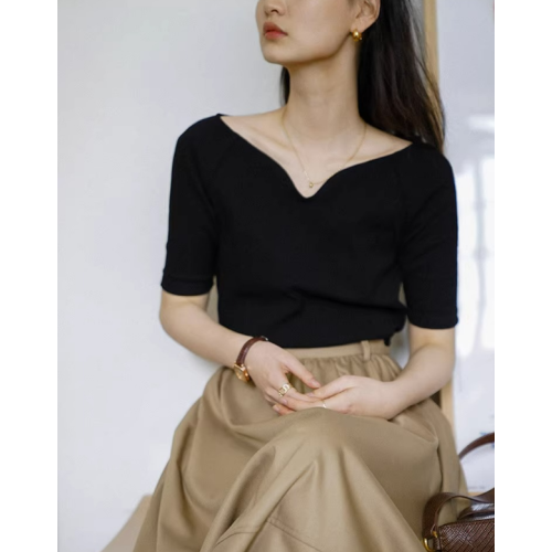 法式露鎖骨v領短袖女夏季洋氣冰絲針織衫黑色t恤修身內搭打底上衣