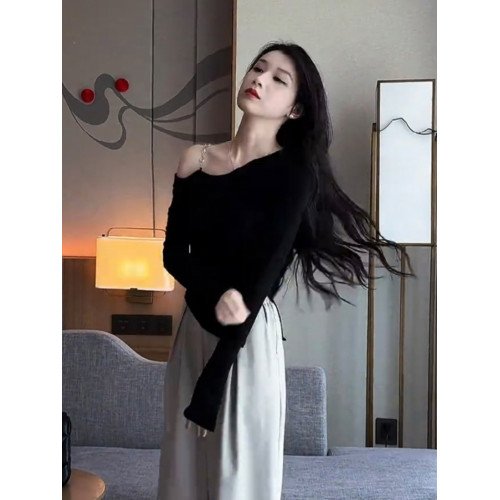 辣妹斜肩一字肩長袖T恤女秋季修身顯瘦內搭打底衫不規則露肩上衣