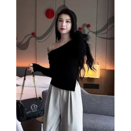 辣妹斜肩一字肩長袖T恤女秋季修身顯瘦內搭打底衫不規則露肩上衣