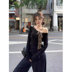 純欲風辣妹豹紋斜肩長袖t恤女秋季2025新款修身獨特別致絕美上衣