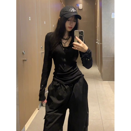 別致黑色V領長袖T恤女秋季2025新款辣妹風修身顯瘦上衣打底衫內搭 別致黑色V領長袖T恤女秋季2025新款辣妹風修身顯瘦上衣打底衫內搭