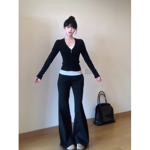 韓系穿搭獨特黑色假兩件長袖T恤女裝秋季內搭V領修身打底衫小上衣 韓系穿搭獨特黑色假兩件長袖T恤女裝秋季內搭V領修身打底衫小上衣