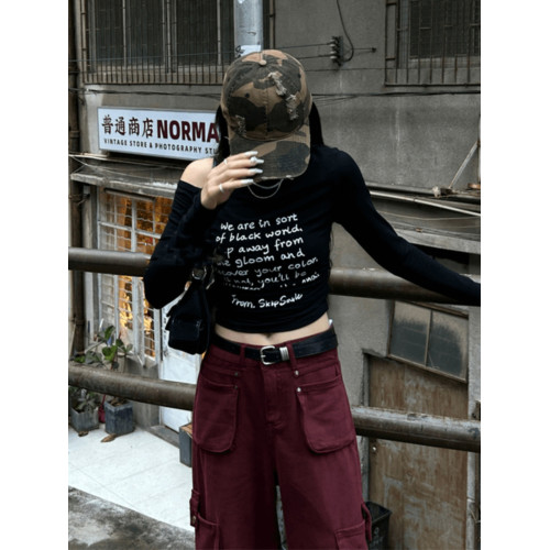 美式辣妹字母印花長袖t恤女早秋新款修身不規則設計斜領露肩上衣