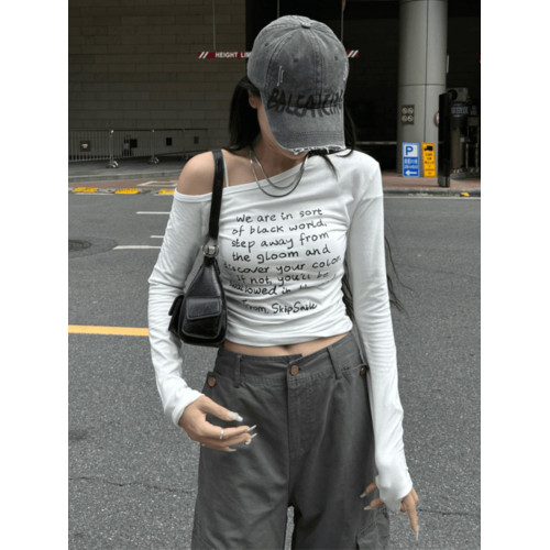 美式辣妹字母印花長袖t恤女早秋新款修身不規則設計斜領露肩上衣